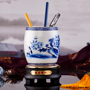 富貴祥和青花筆筒